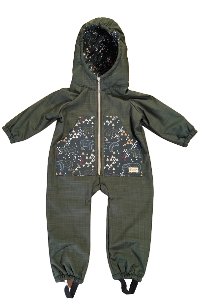 Monkey Mum® Combinezon de iarnă softshell pentru copii cu blăniță de miel - Micul vânător kaki cu ursuleț - măr. 98/104, 110/116