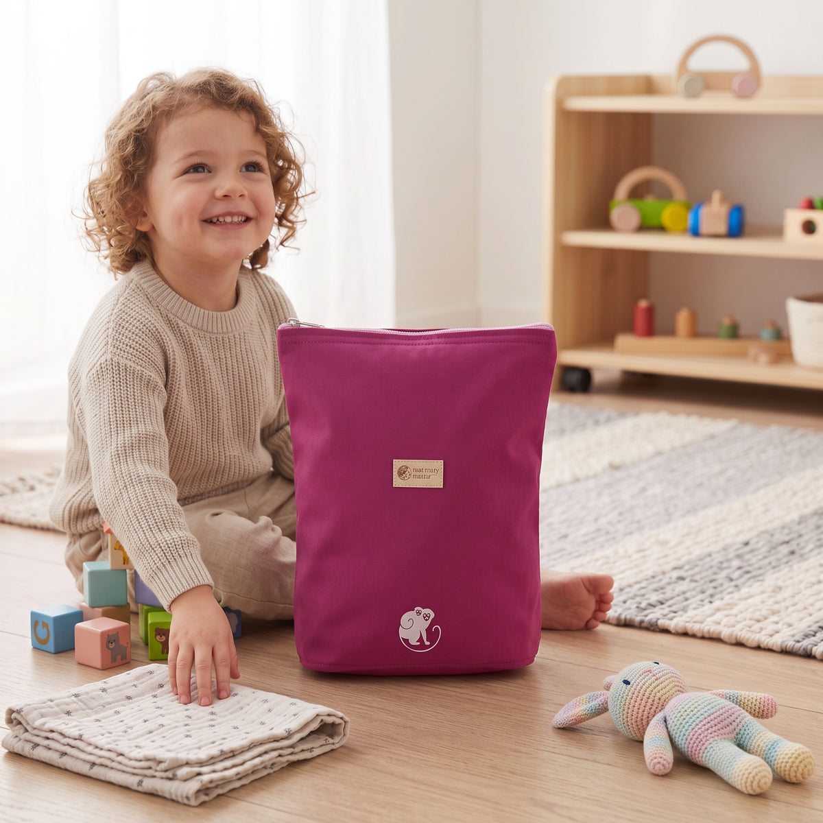 Rucsac softshell pentru copii Monkey Mum® - Zmeură suculentă