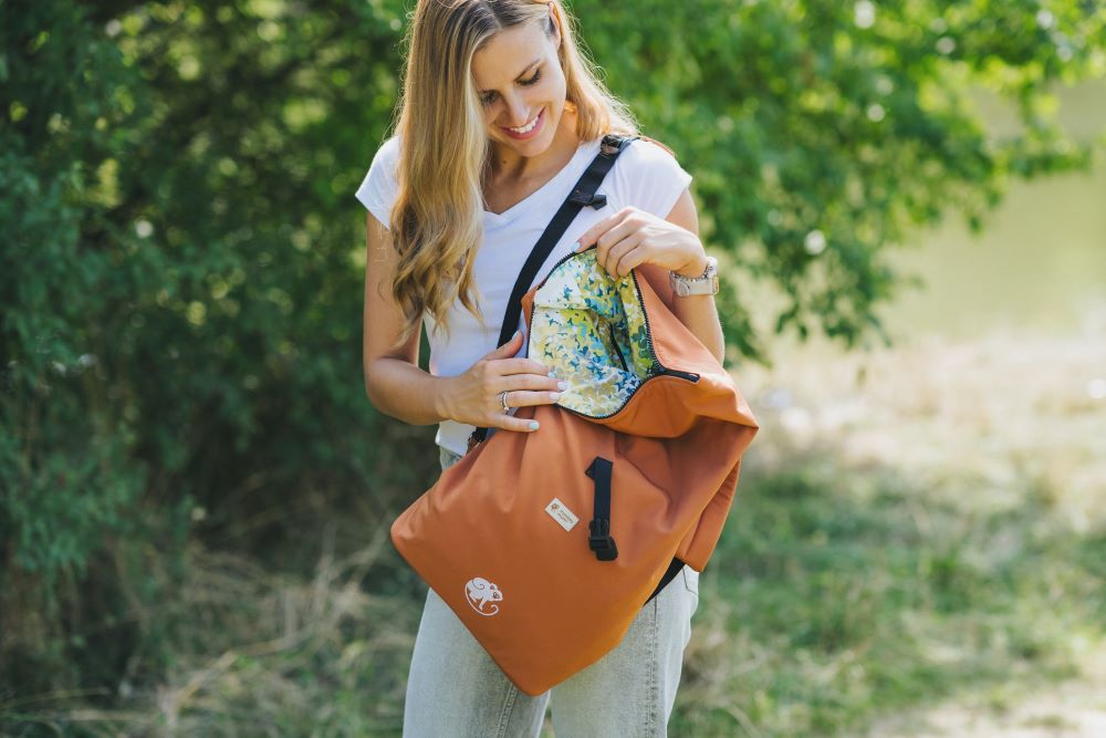 Monkey Mum® Rucsac integrat din softshell pentru port-bebe Carrie - Frunze de toamnă