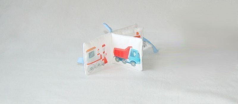 MyMoo Carte senzorială mini - Mijloace de transport