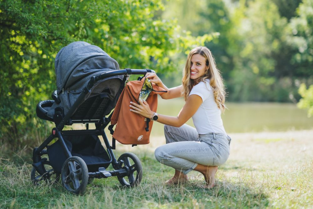 Monkey Mum® Rucsac integrat din softshell pentru port-bebe Carrie - Zmeură zemoasă