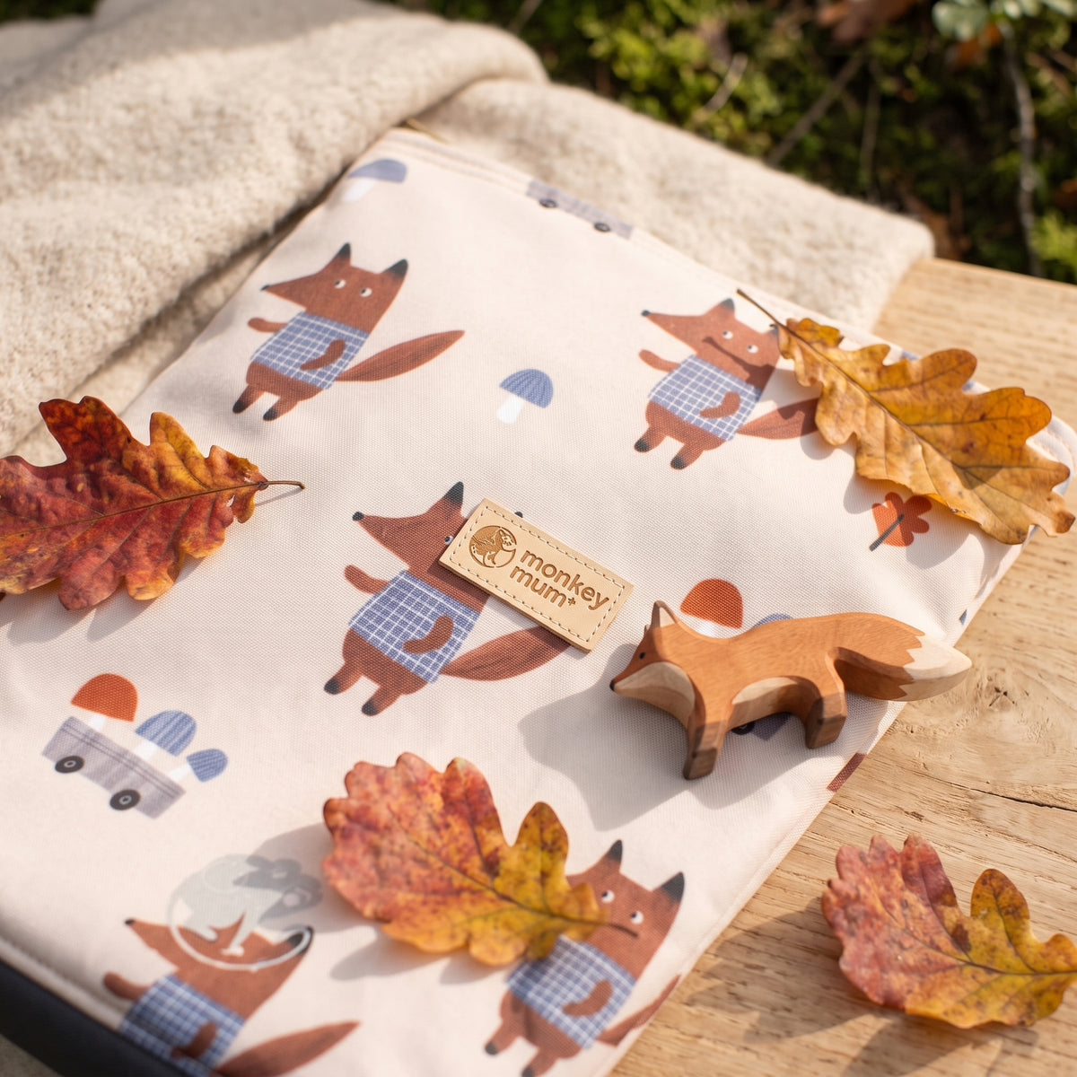 Rucsac softshell pentru copii Monkey Mum® - Vulpi pe ciuperci