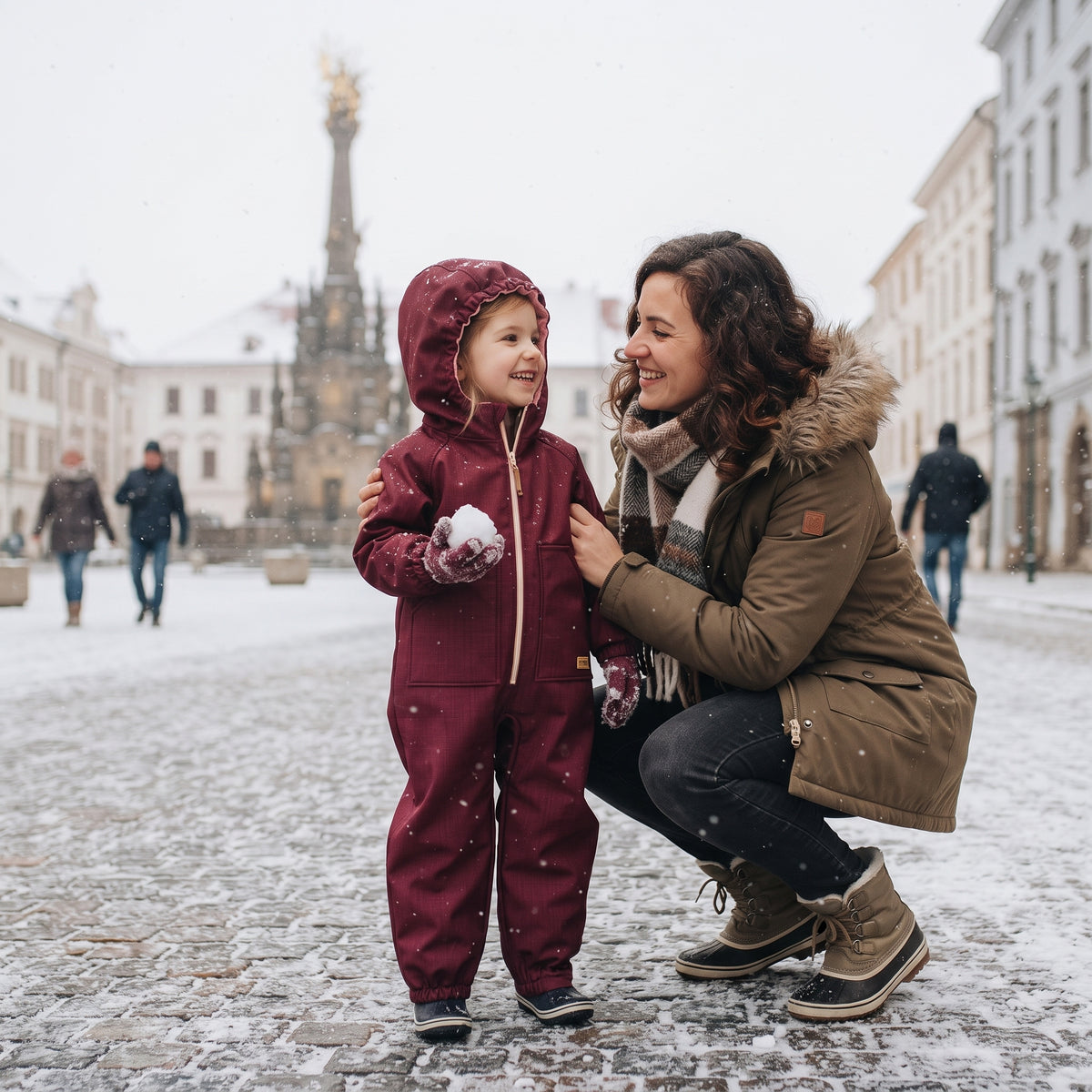 Monkey Mum® Combinezon de iarnă softshell pentru copii cu blăniță de miel - Scufița vișinie - măr. 98/104, 110/116