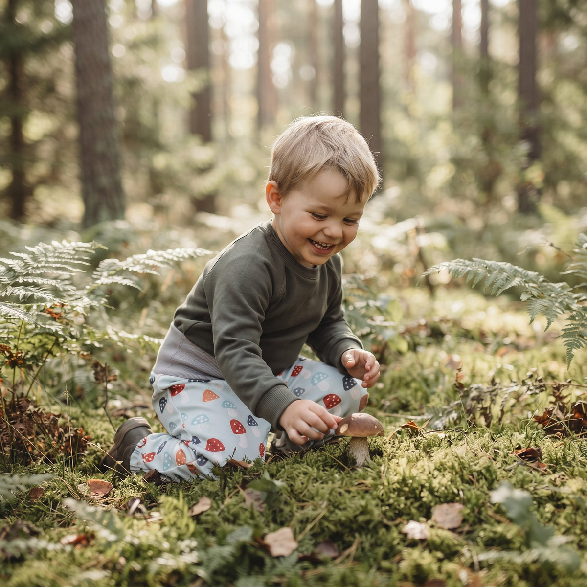 Pantaloni softshell pentru copii, extensibili, cu membrană Monkey Mum® - Bureți otrăvitori multicolori
