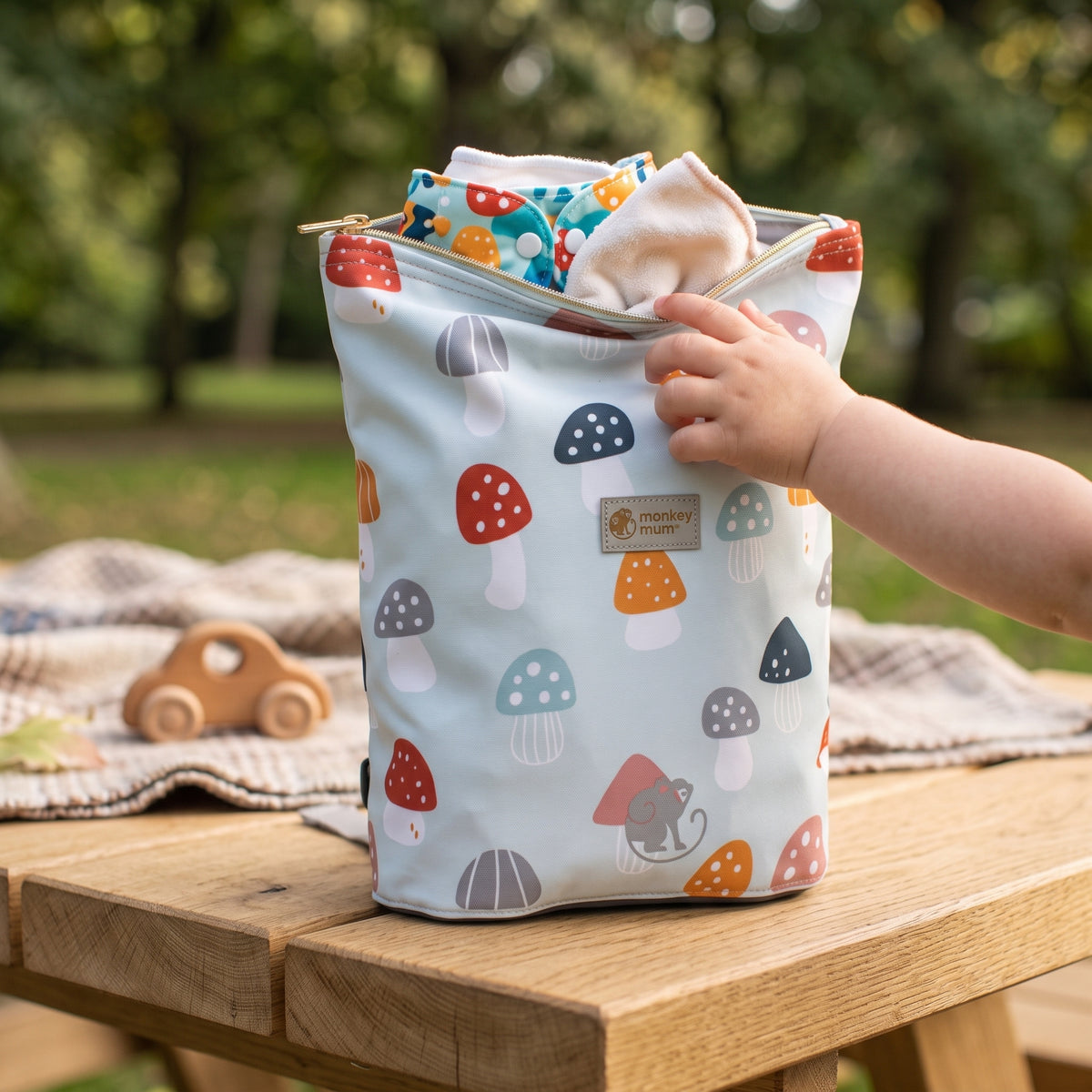 Rucsac softshell pentru copii Monkey Mum® - Bureți otrăvitori multicolori