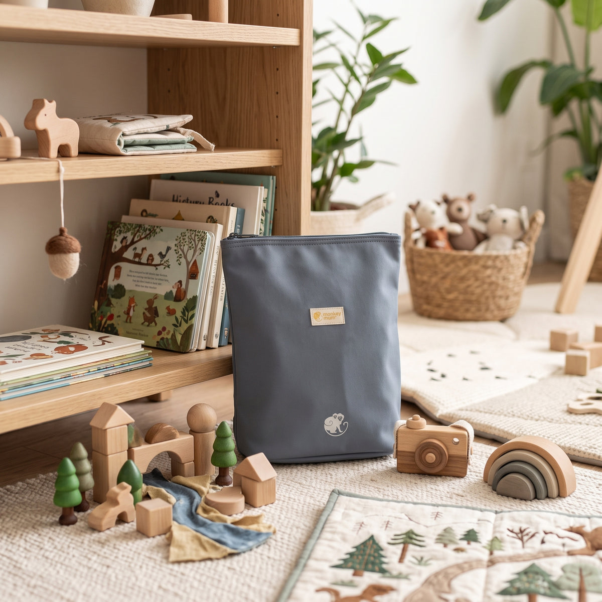 Rucsac softshell pentru copii Monkey Mum® - O excursie misterioasă
