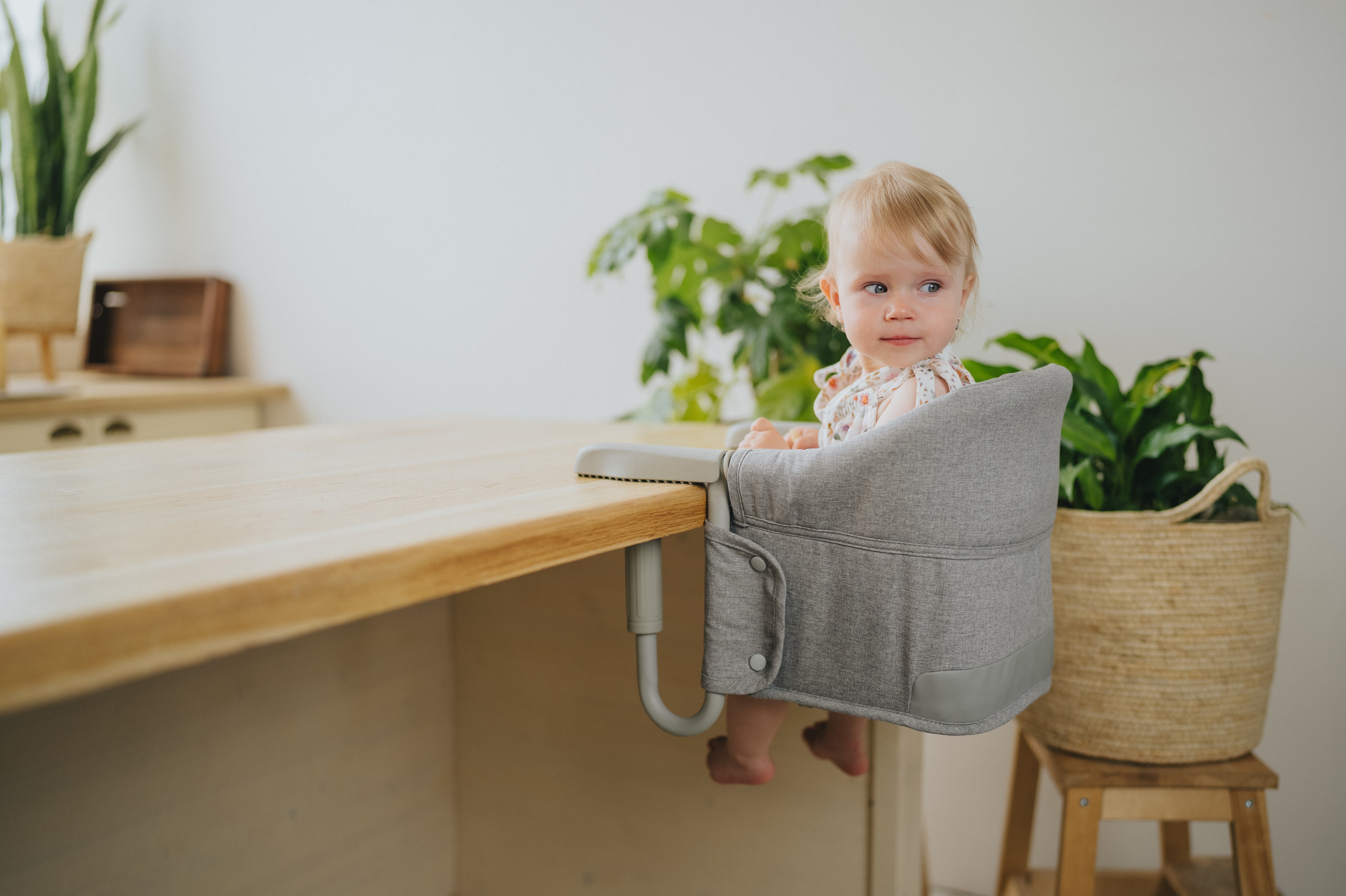Scaun înalt de călătorie Monkey Mum® - gri - desfăcut