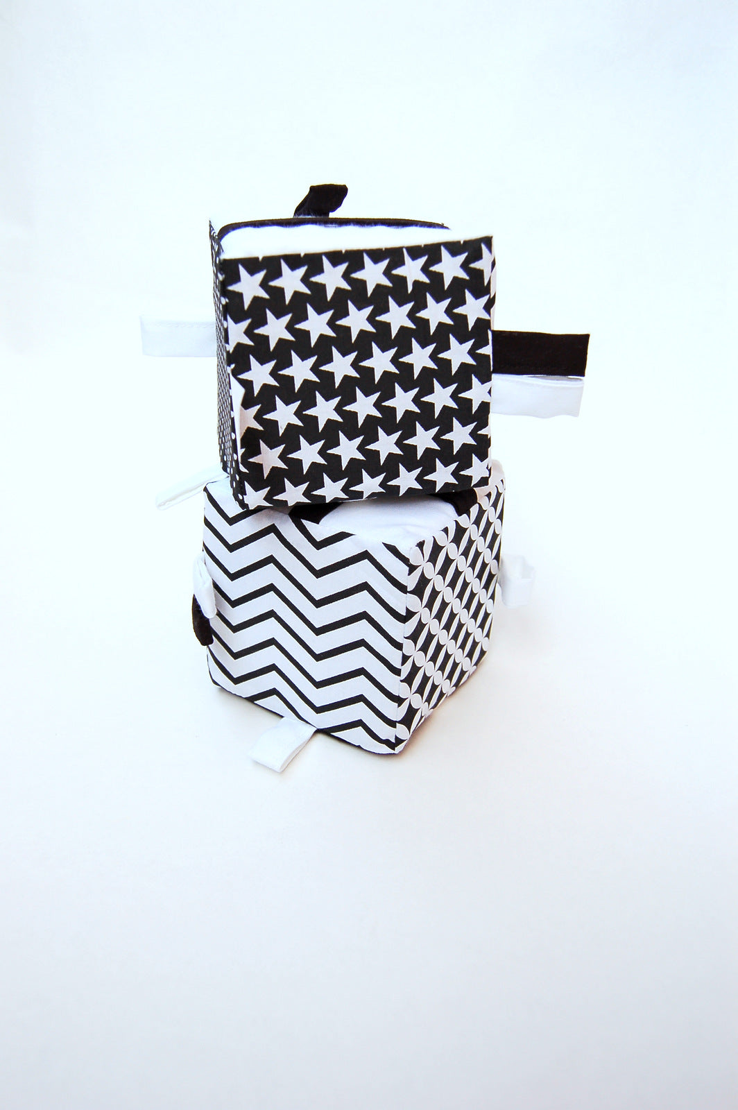 MyMoo Cub textil Busy cube – Alb-negru