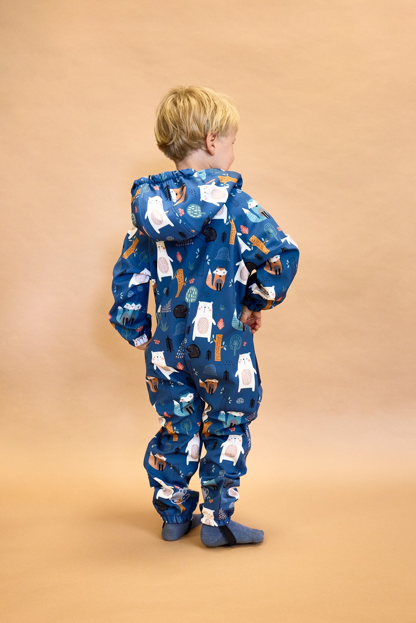 Monkey Mum® Combinezon de iarnă softshell pentru copii cu blăniță de miel - Micul vânător kaki cu ursuleț - măr. 98/104, 110/116